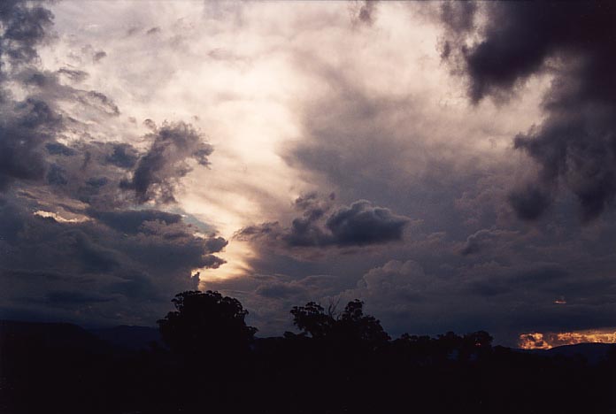 thunderstorm cumulonimbus_incus : Gloucester, NSW   27 April 2001