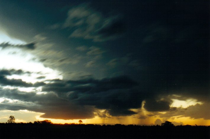 wallcloud thunderstorm_wall_cloud : E of Casino, NSW   6 May 2001