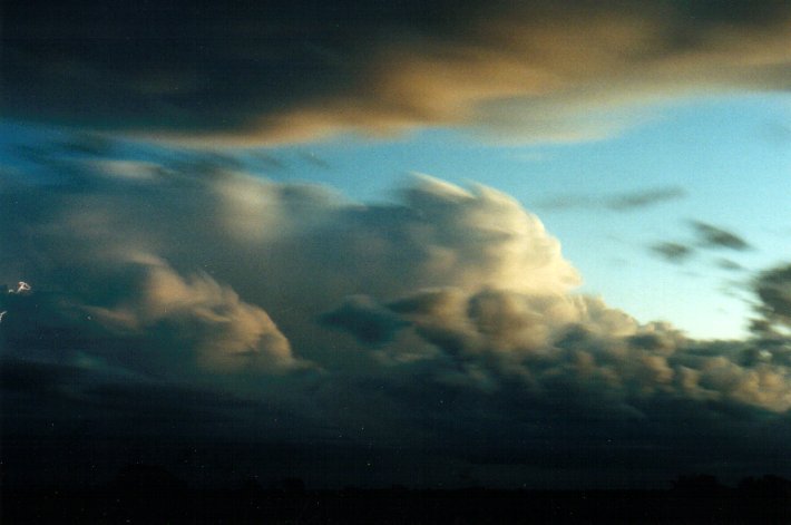 thunderstorm cumulonimbus_incus : E of Casino, NSW   6 May 2001