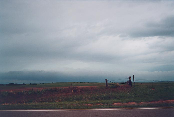 cumulonimbus thunderstorm_base : further E of Oklahoma border, USA   19 May 2001