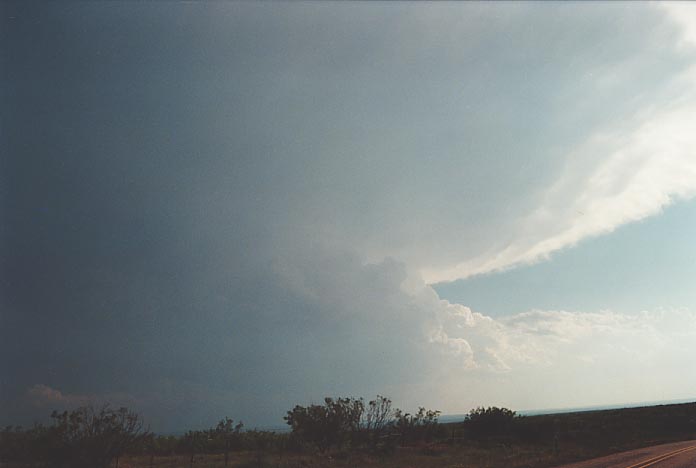 cumulonimbus supercell_thunderstorm : SW of Childress, Texas, USA   26 May 2001