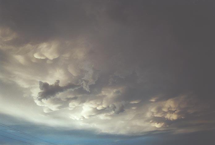 mammatus mammatus_cloud : SE of Lubbock, Texas, USA   26 May 2001