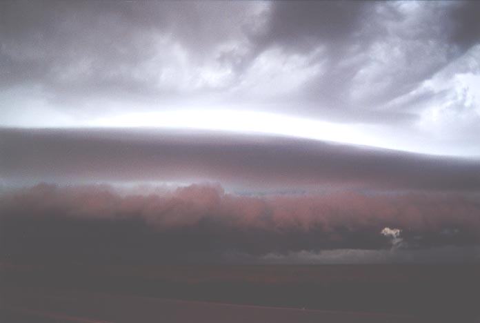 shelfcloud shelf_cloud : E of Woodward, Oklahoma, USA   27 May 2001