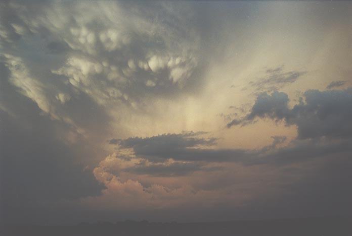 cumulonimbus supercell_thunderstorm : W of Bluff City, Kansas, USA   4 June 2001