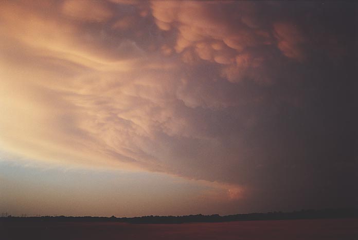 cumulonimbus supercell_thunderstorm : W of Bluff City, Kansas, USA   4 June 2001