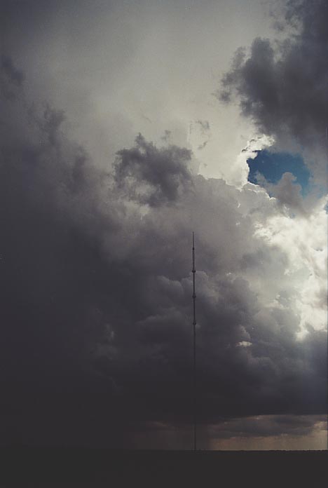 thunderstorm cumulonimbus_incus : S of Woodward, Oklahoma, USA   5 June 2001