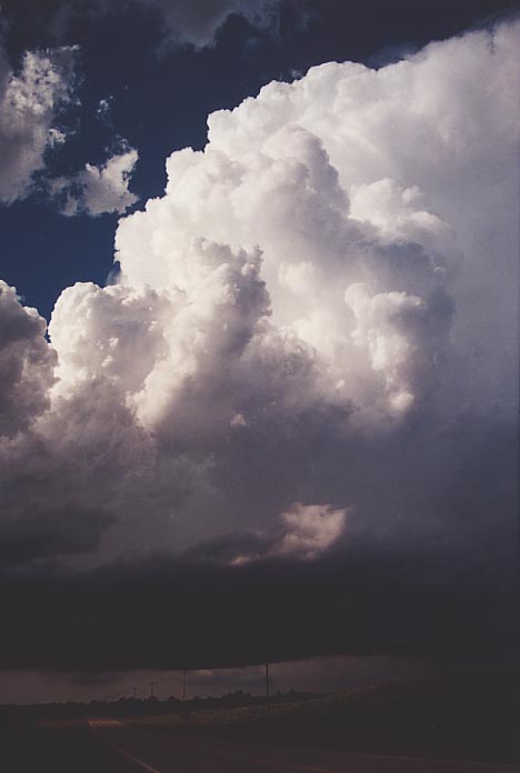 thunderstorm cumulonimbus_incus : N of Woodward, Oklahoma, USA   5 June 2001