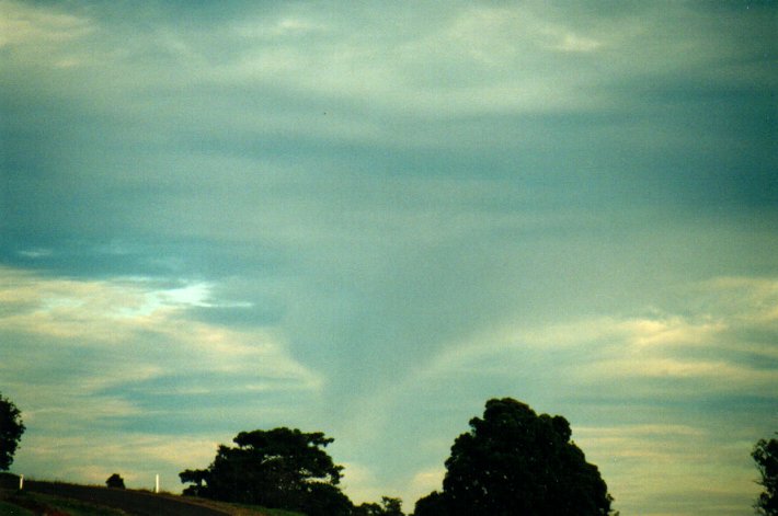 virga virga_pictures : McLeans Ridges, NSW   19 July 2001