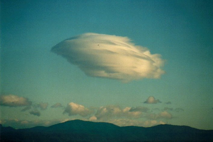 altocumulus lenticularis : McLeans Ridges, NSW   28 August 2001