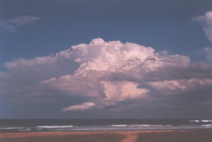 thunderstorm cumulonimbus_incus : Hallidays Point, NSW   3 October 2001