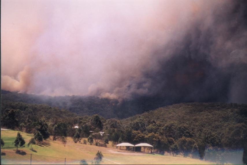 contributions received : www.weatherdownunder.net<BR>Photo by Brett Vilnis   1 December 2001