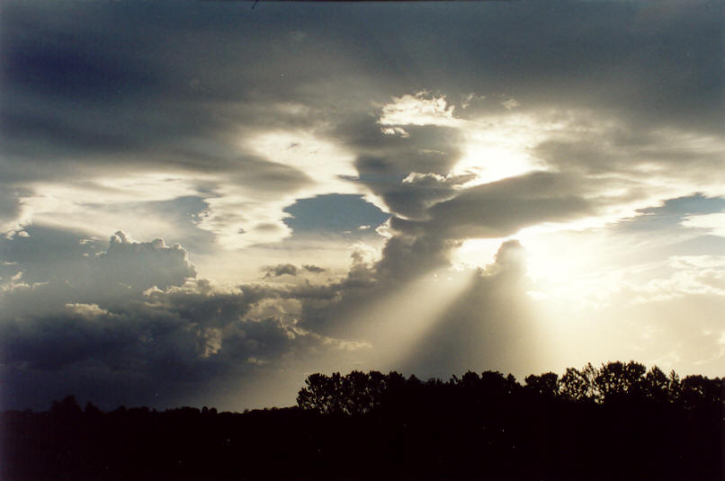 halosundog halo_sundog_crepuscular_rays : McLeans Ridges, NSW   26 March 2002