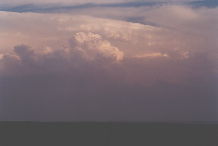 thunderstorm cumulonimbus_incus : N of Canadian, NW Texas, USA   16 May 2002