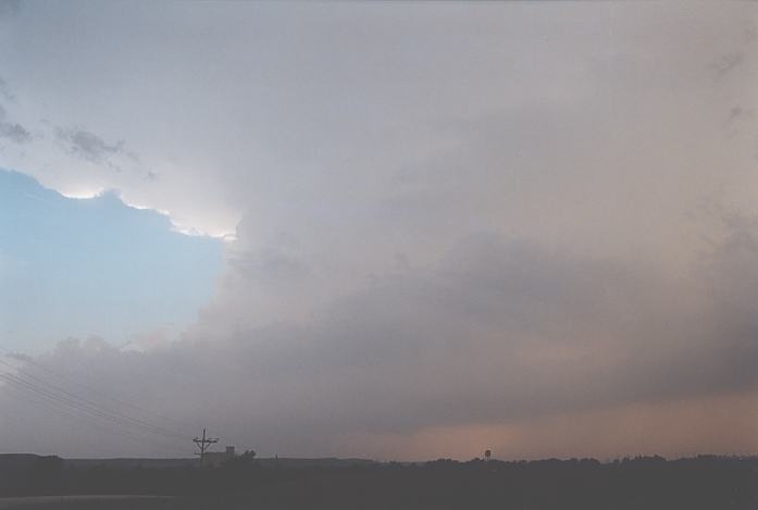 thunderstorm cumulonimbus_incus : E of Plainville, Kansas, USA   22 May 2002