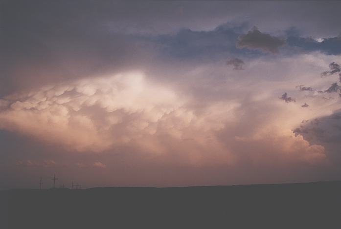 thunderstorm cumulonimbus_incus : E of Plainville, Kansas, USA   22 May 2002