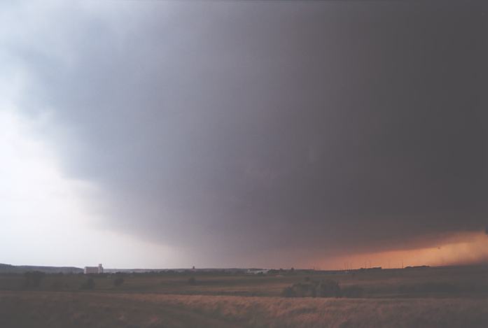 cumulonimbus thunderstorm_base : E of Plainville, Kansas, USA   22 May 2002