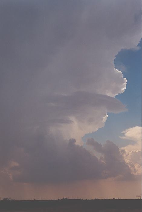 updraft thunderstorm_updrafts : Odessa, Texas, USA   28 May 2002