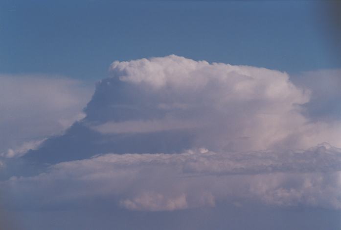 thunderstorm cumulonimbus_incus : between Dallas and Los Angeles, USA   7 June 2002