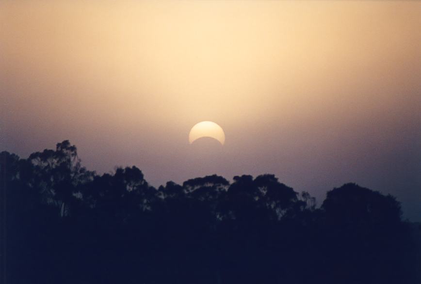 halosundog halo_sundog_crepuscular_rays : Solar Eclipse, Schofields, NSW   4 December 2002