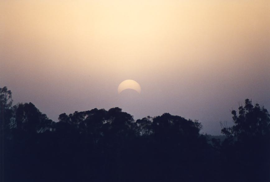 halosundog halo_sundog_crepuscular_rays : Solar Eclipse, Schofields, NSW   4 December 2002