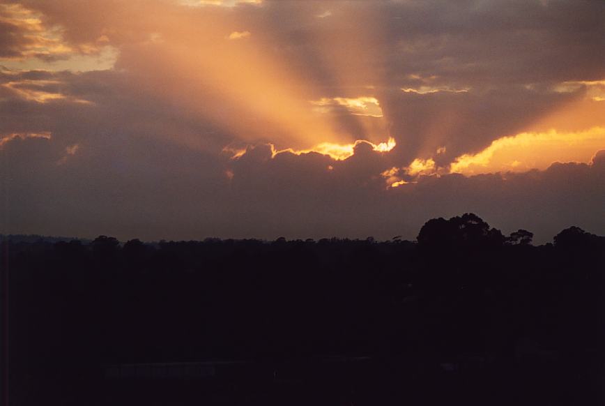 halosundog halo_sundog_crepuscular_rays : Schofields, NSW   7 December 2002