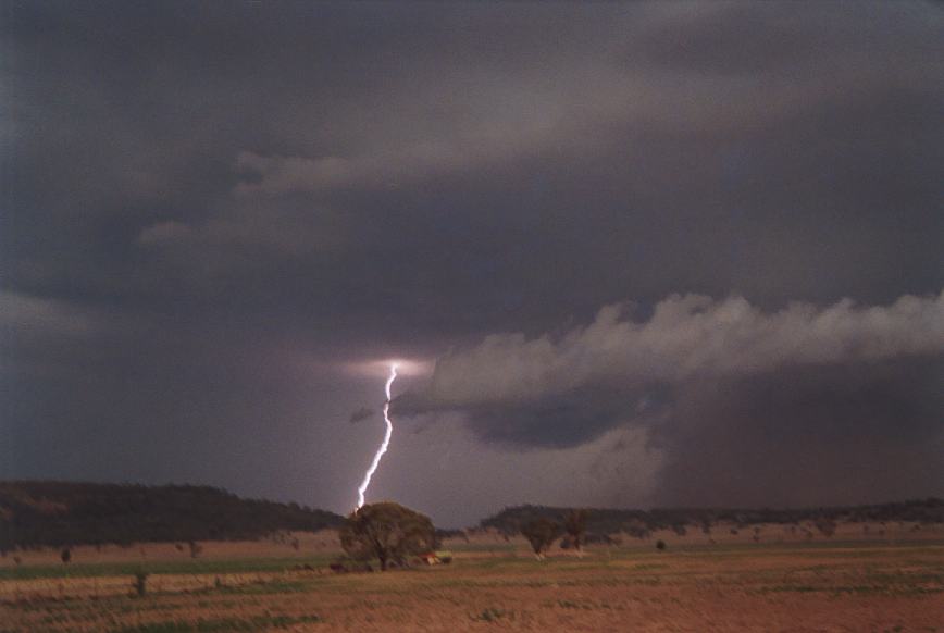 wallcloud thunderstorm_wall_cloud : N of Boggabri, NSW   23 December 2002