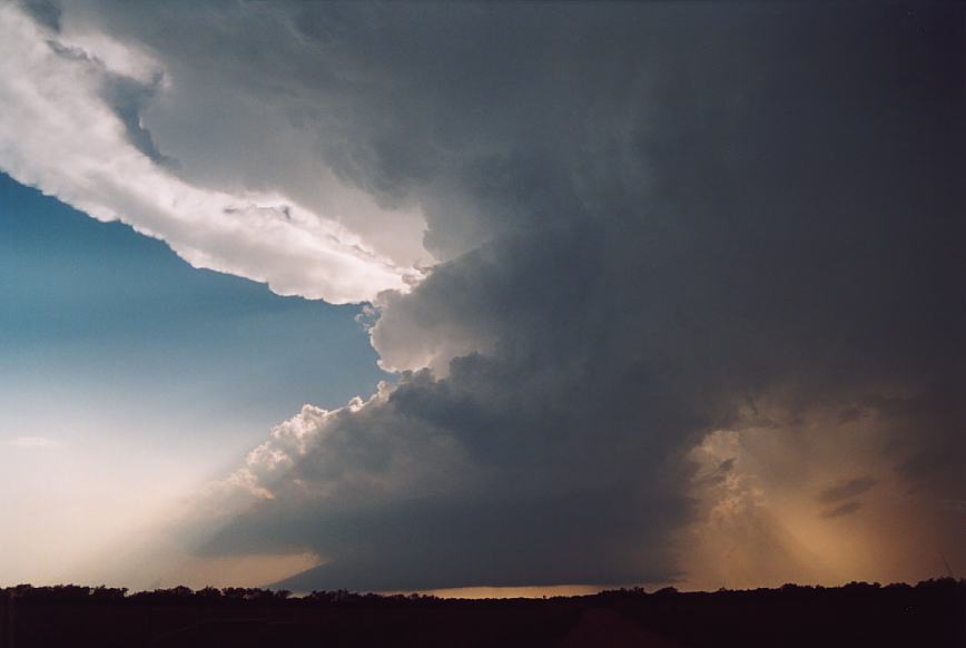 thunderstorm cumulonimbus_incus : near Newcastle, Texas, USA   12 June 2003