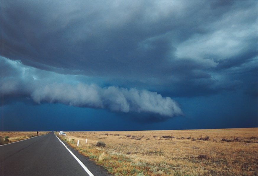 cumulonimbus thunderstorm_base : N of Hay, NSW   2 December 2003