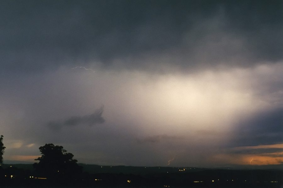 lightning lightning_bolts : McLeans Ridges, NSW   27 January 2004