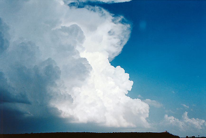 cumulonimbus supercell_thunderstorm : W of Medicine Lodge, Kansas, USA   12 May 2004