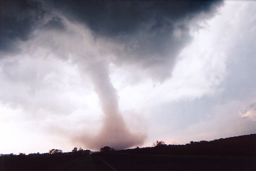 tornadoes funnel_tornado_waterspout : Attica, Kansas, USA   12 May 2004