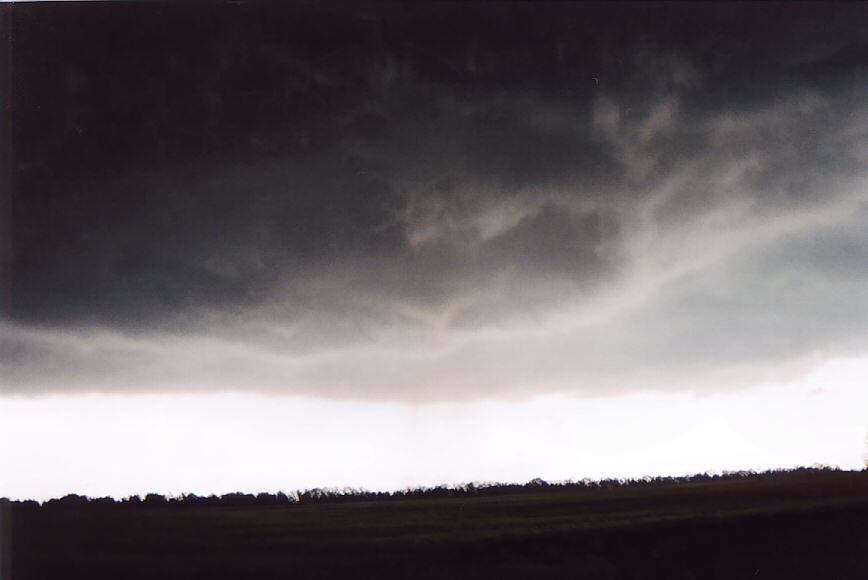 cumulonimbus supercell_thunderstorm : NW of Anthony, Kansas, USA   12 May 2004