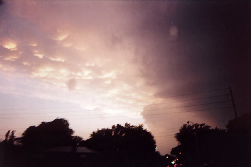 mammatus mammatus_cloud : Anthony, Kansas, USA   12 May 2004