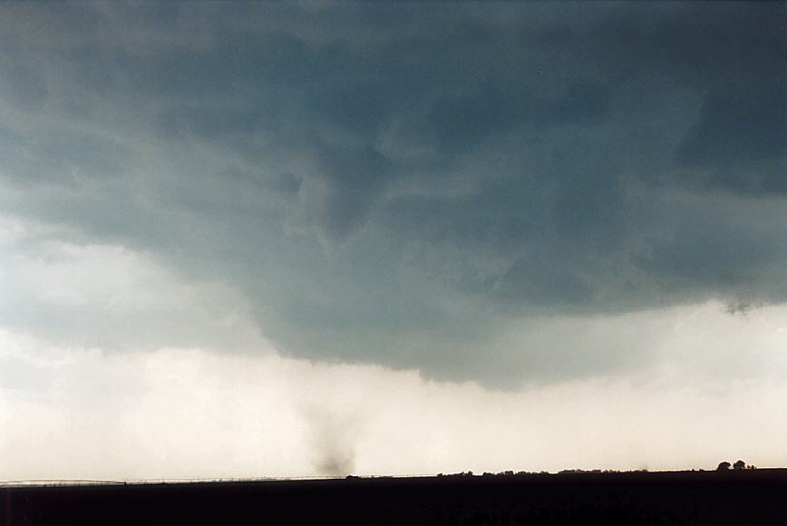 cumulonimbus thunderstorm_base : W of Chester, Nebraska, USA   24 May 2004