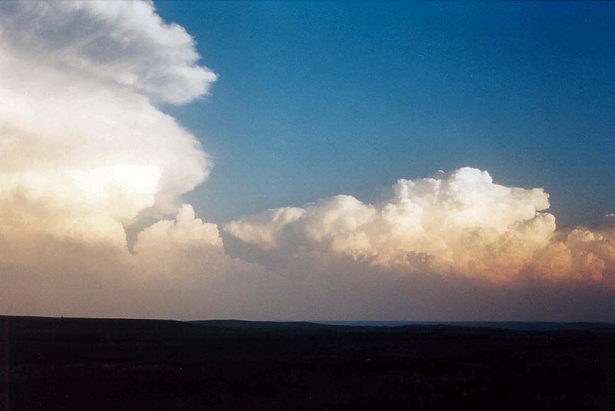 cumulonimbus supercell_thunderstorm : NW of Topeka, Kansas, USA   24 May 2004