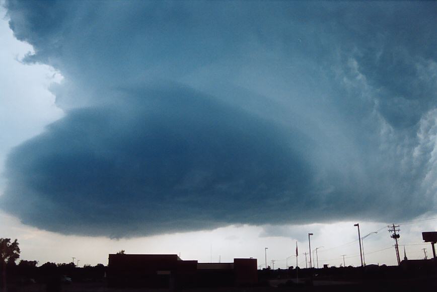 wallcloud thunderstorm_wall_cloud : Minco, W of Oklahoma City, Oklahoma, USA   26 May 2004