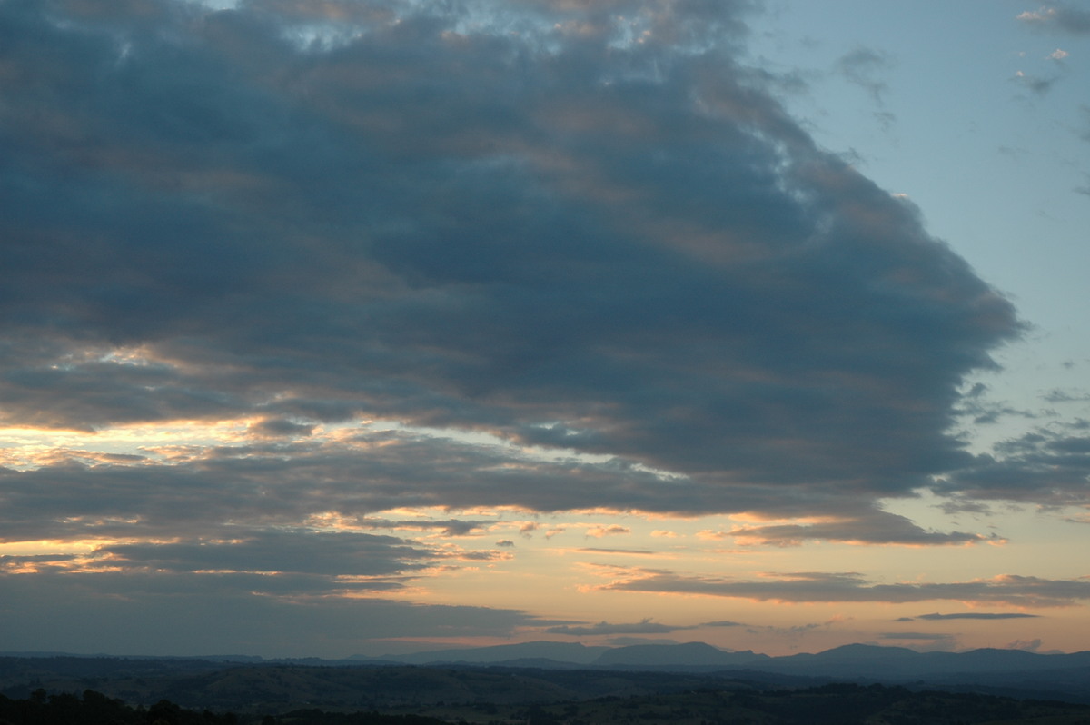 altocumulus altocumulus_cloud : McLeans Ridges, NSW   3 July 2004