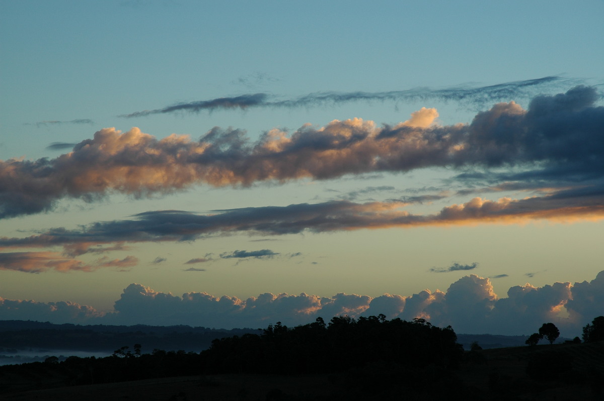 stratocumulus lenticularis : McLeans Ridges, NSW   13 July 2004