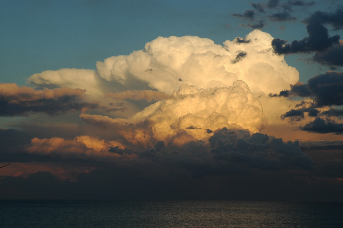 thunderstorm cumulonimbus_incus : Cabarita, NSW   17 July 2004