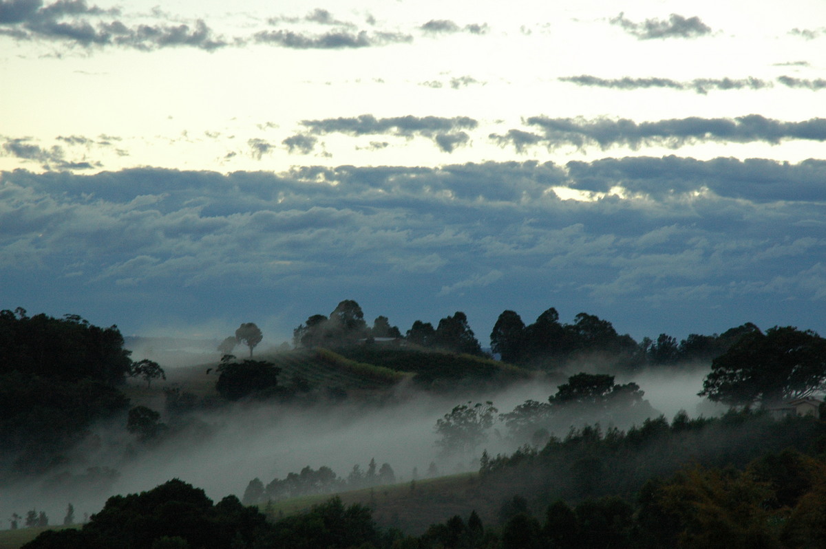 stratocumulus stratocumulus_cloud : McLeans Ridges, NSW   27 July 2004