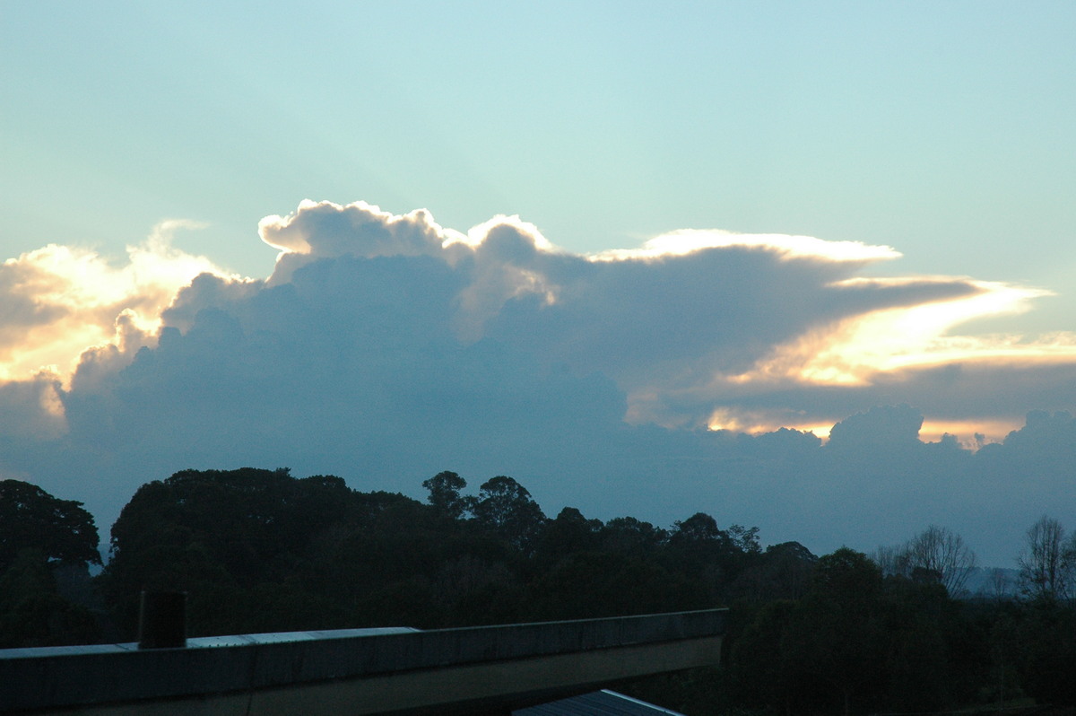 thunderstorm cumulonimbus_incus : McLeans Ridges, NSW   30 July 2004