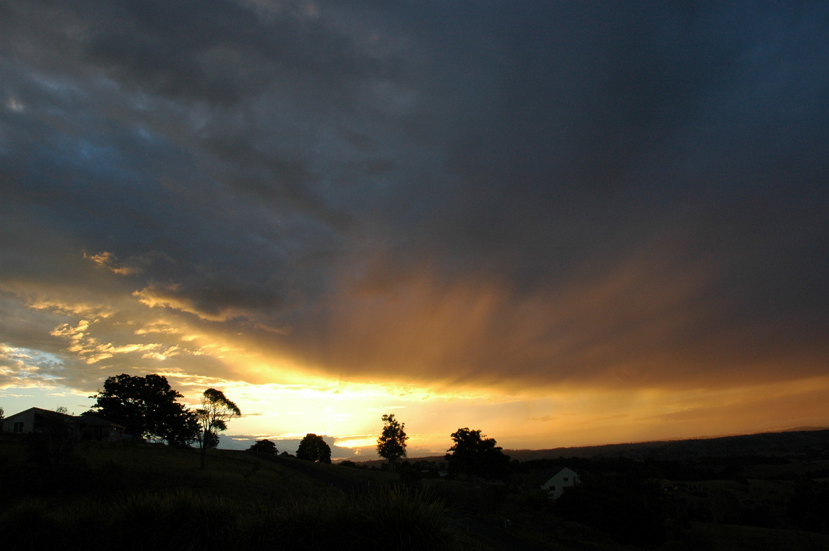 virga virga_pictures : McLeans Ridges, NSW   17 August 2004