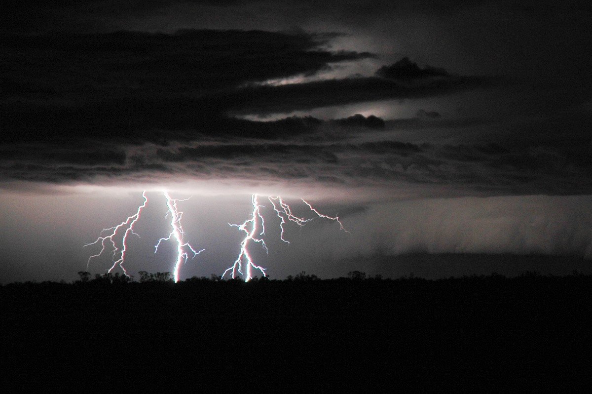 lightning lightning_bolts : near Coonamble, NSW   7 December 2004