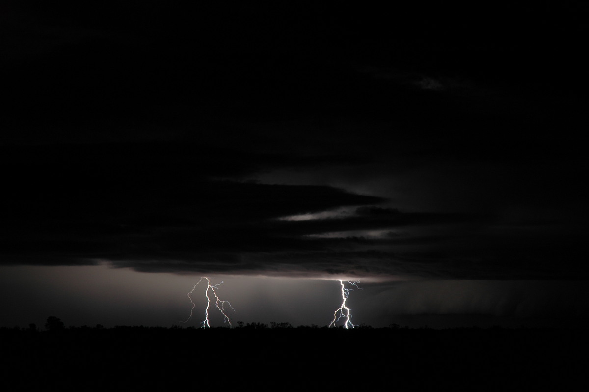 lightning lightning_bolts : near Coonamble, NSW   7 December 2004