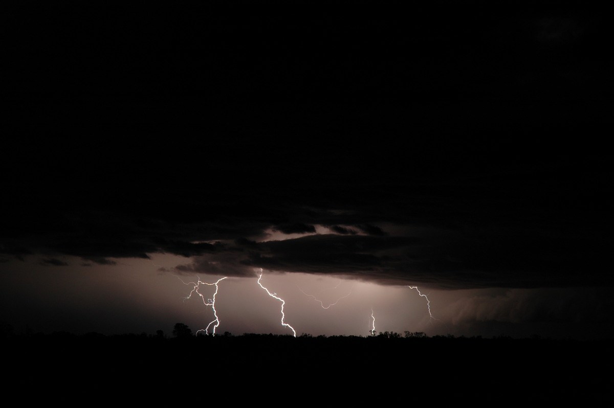 lightning lightning_bolts : near Coonamble, NSW   7 December 2004