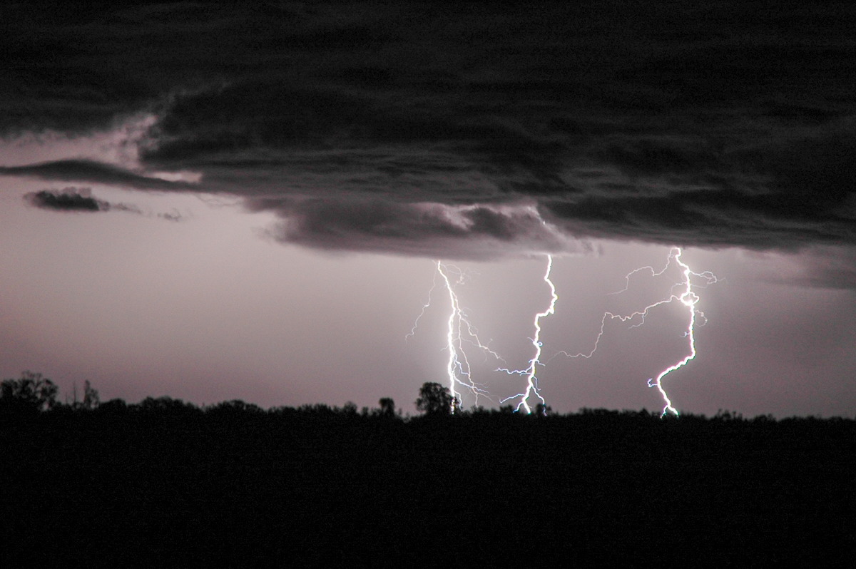 lightning lightning_bolts : near Coonamble, NSW   7 December 2004