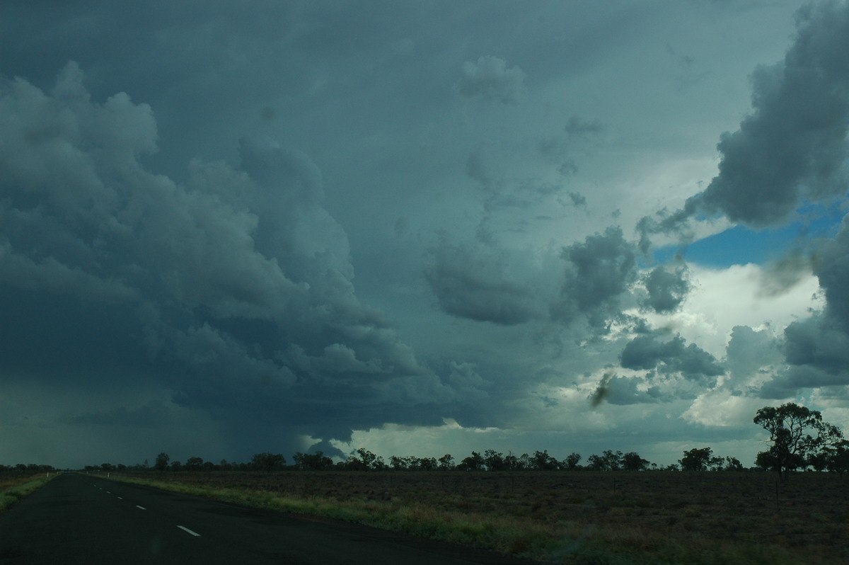 thunderstorm cumulonimbus_incus : W of Walgett, NSW   8 December 2004