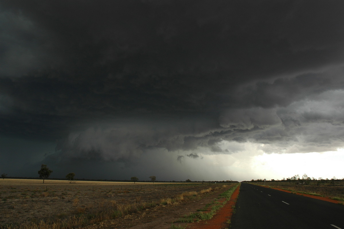 wallcloud thunderstorm_wall_cloud : W of Walgett, NSW   8 December 2004