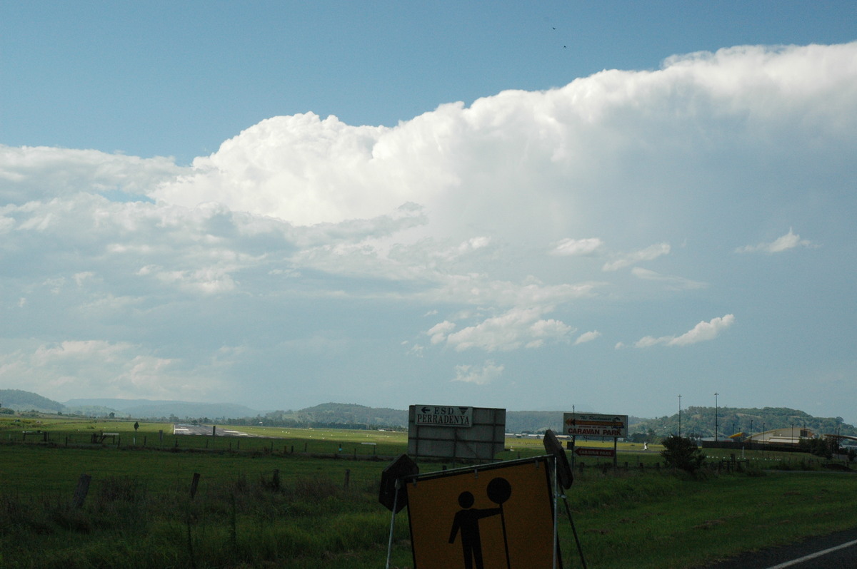 thunderstorm cumulonimbus_incus : Lismore, NSW   13 December 2004