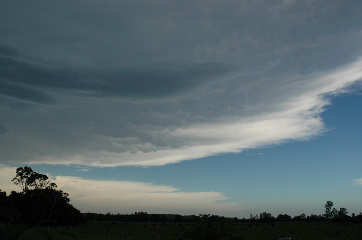 anvil thunderstorm_anvils : near Coraki, NSW   23 December 2004